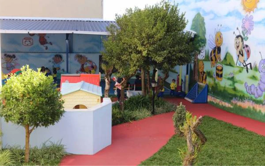 escola com area verde em curitiba